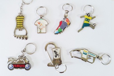 Chaveiro de Metal com Adesivo Resinado na Vila Moderna - Réguas Personalizadas Chaveiro de Metal com Adesivo Resinado na Vila Moderna - Réguas Personalizadas